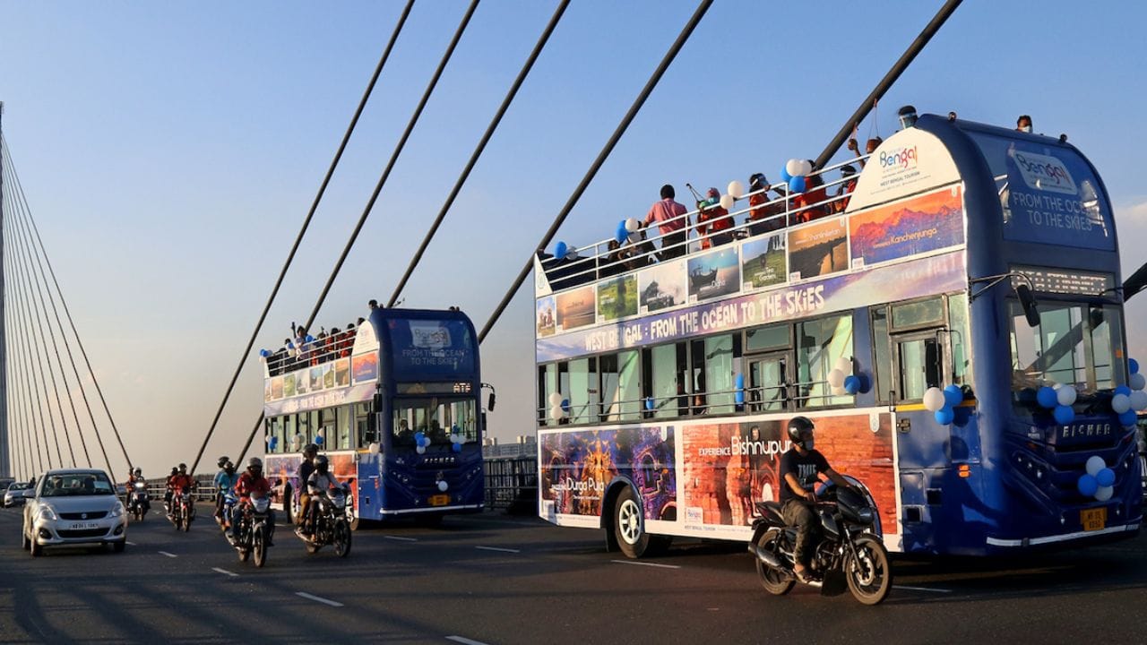 Doubled-decker Bus: সপ্তাহান্তে শহরের রাস্তায় দেখা মেলে হুড খোলা বাসে ...