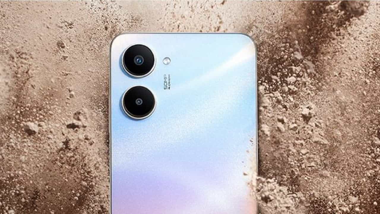 Realme ভারতে ফের একটি নতুন স্মার্টফোন লঞ্চ করেছে। সেই Realme 10 4G বাজেট হ্যান্ডসেট এই সেগমেন্টের প্রথম কোনও মডেল, যাতে 33W SUPERVOOC চার্জিং দেওয়া হয়েছে। এই বিশেষ চার্জিং প্রযুক্তি থাকার ফলে ফোনটি মাত্র 28 মিনিটের মধ্যেই 50% চার্জ হয়ে যাবে। পাশাপাশি ফোনটি 13,000 টাকা বাজেটের মধ্যে সবথেকে পাতলা। 7.95mm আলট্রা স্লিম এবং 178g লাইটওয়েট বডি রয়েছে এর।