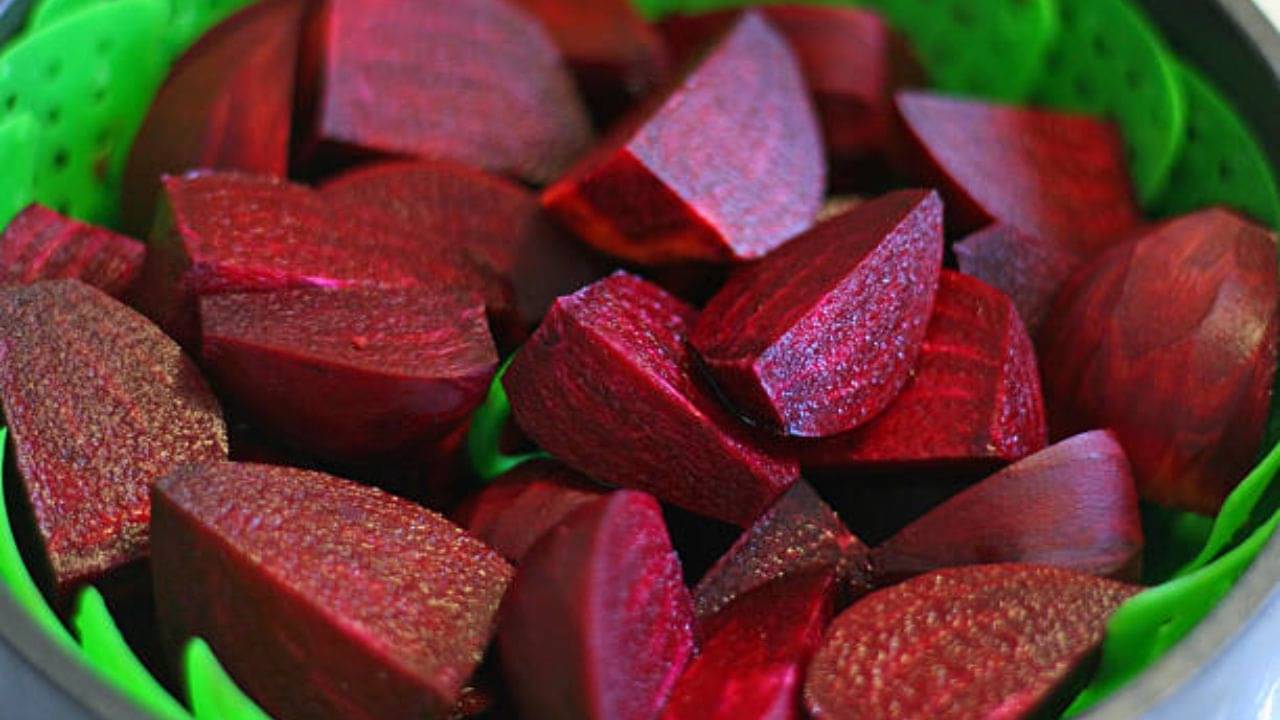 Beetroot: ওষুধ খেয়েও প্রেশার বশে থাকে না? শীতে এই সস্তার সবজিতে ভরসা রাখতে পারেন