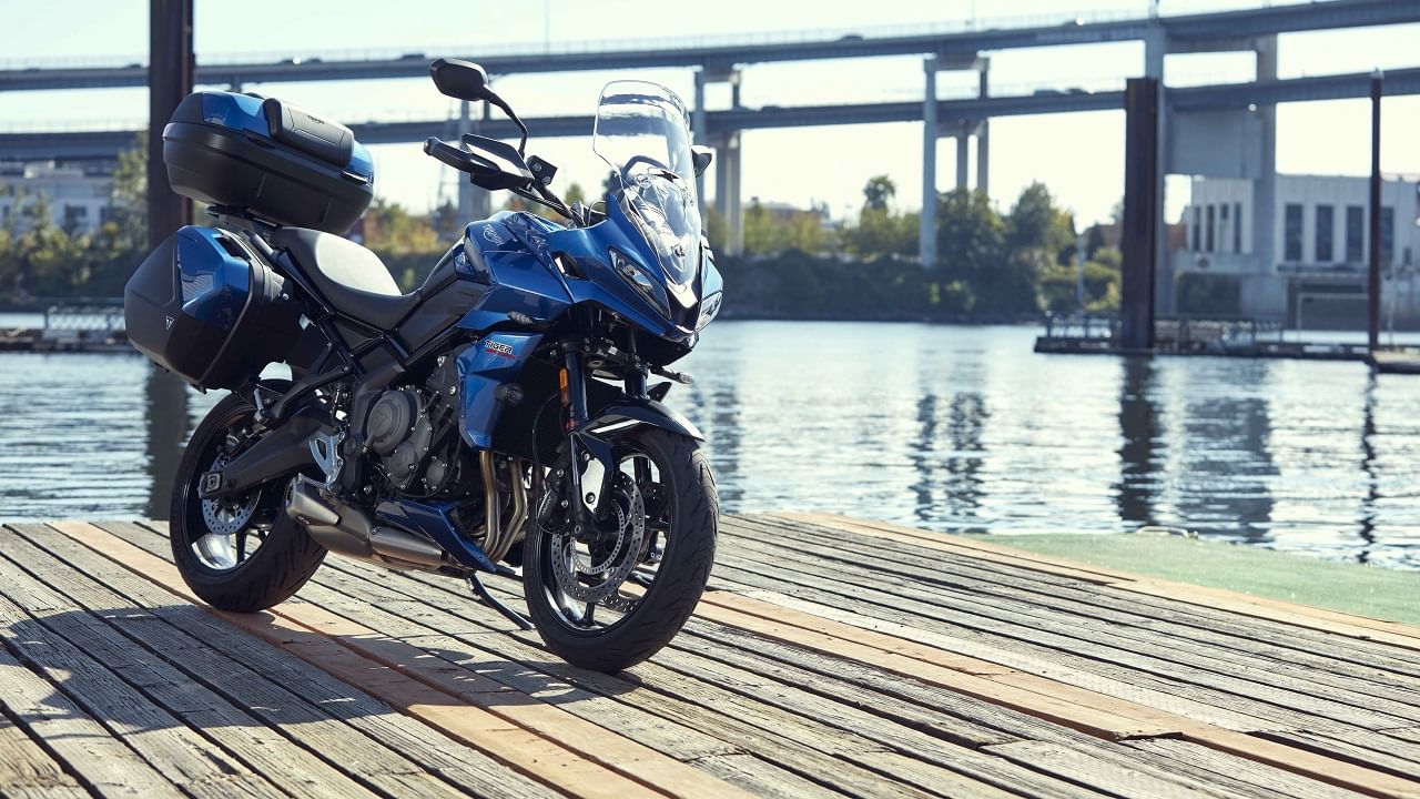 Triumph Tiger 660 Sport: চার নম্বরে রয়েছে Tiger 660 Sport of Triumph Motorcycles। 2022 সালের ডিসেম্বরে, মোট 19 টি ইউনিট বিক্রি হয়েছে। ভারতে ট্রাম্পের বিলাসবহুল বাইকের এক্স-শোরুম দাম শুরু হয় 8.95 লক্ষ টাকা থেকে। 