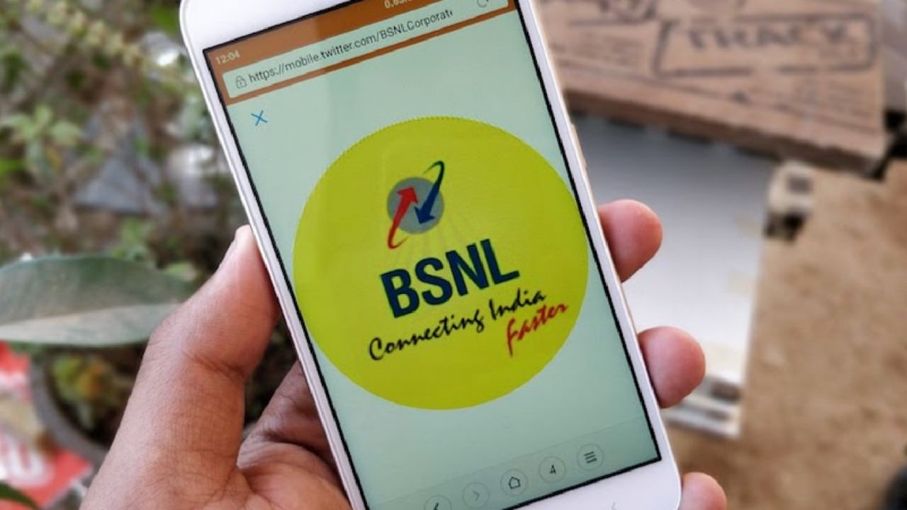 BSNL 1999 টাকার প্ল্যানটির আর একটি জবরদস্ত অফার হল তার বিপুল পরিমাণ SMS অফার। এই প্ল্যান যাঁরা রিচার্জ করবেন, তাঁর এক বছর অর্থাৎ 365 দিন ধরে প্রতিদিন 100টি করে SMS সম্পূর্ণ বিনামূল্যে পাঠানোর সুযোগ পেয়ে যাবেন। 