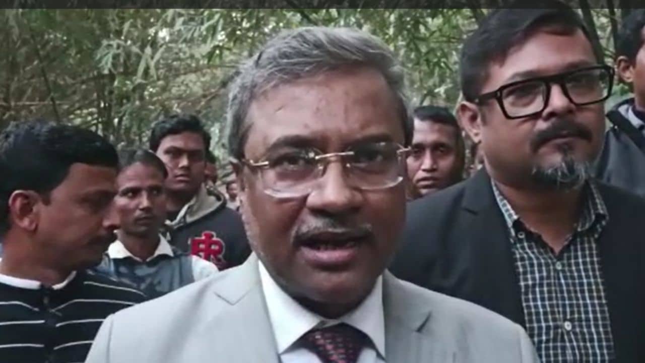 Deganga: সহকর্মীকে স্ত্রীর পরিচয় দিয়ে ব্যবসায়ীর বাড়িতে ঢোকেন ASI আধিকারিক, তাতেই ১০০ কোটির রহস্যভেদ