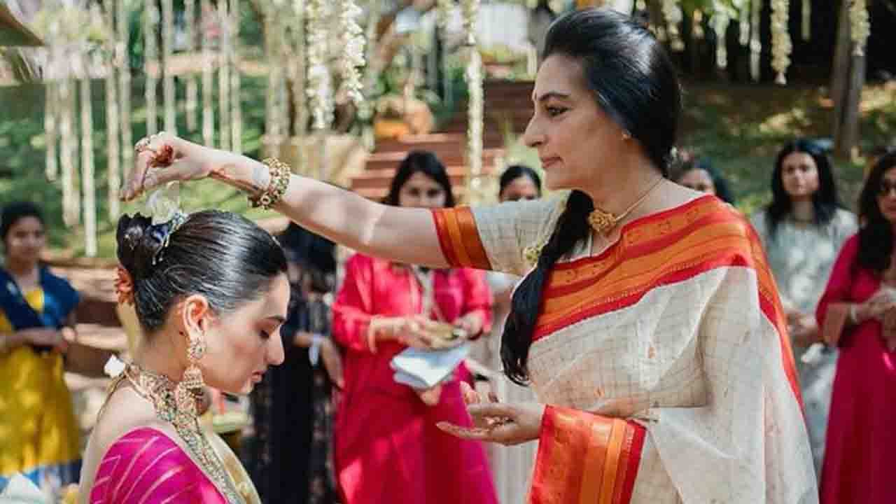 ২৩ জানুয়ারি মহারাষ্ট্রের খান্ডালায় বাবার বাংলো বাড়িতে বিয়ে করেন আথিয়া। সেই বিয়েতে আমন্ত্রিত ছিলেন ১০০ জন।