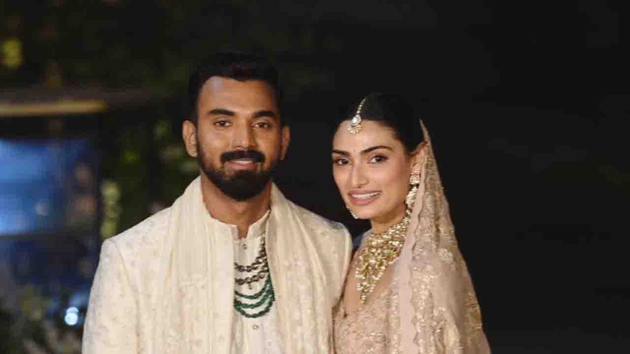 ২০১৯ সাল থেকে প্রেমের সম্পর্কে আছেন আথিয়া এবং রাহুল। তাঁদের বিয়ে নিয়ে অনেক জল্পনা হয়েছে পূর্বে।