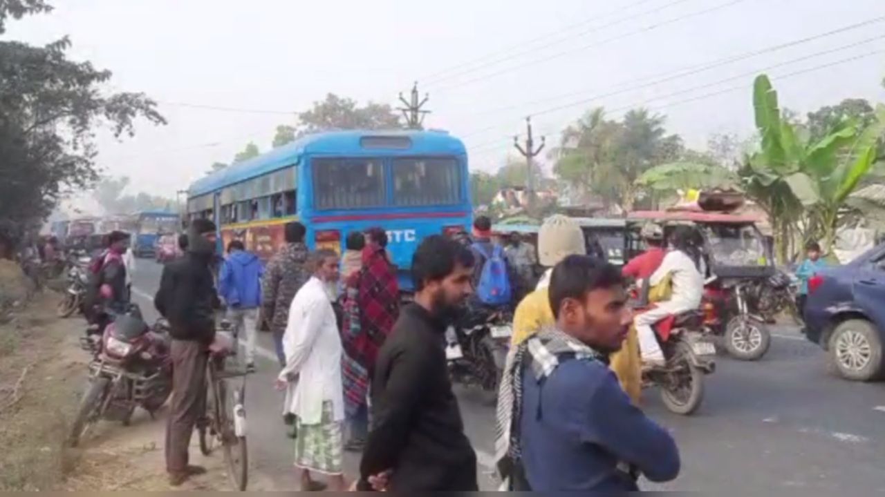 Accident: পিছন থেকে টোটোকে সজোরে ধাক্কা লরির, ঘটনাস্থলেই মর্মান্তিক পরিণতি ১ জনের