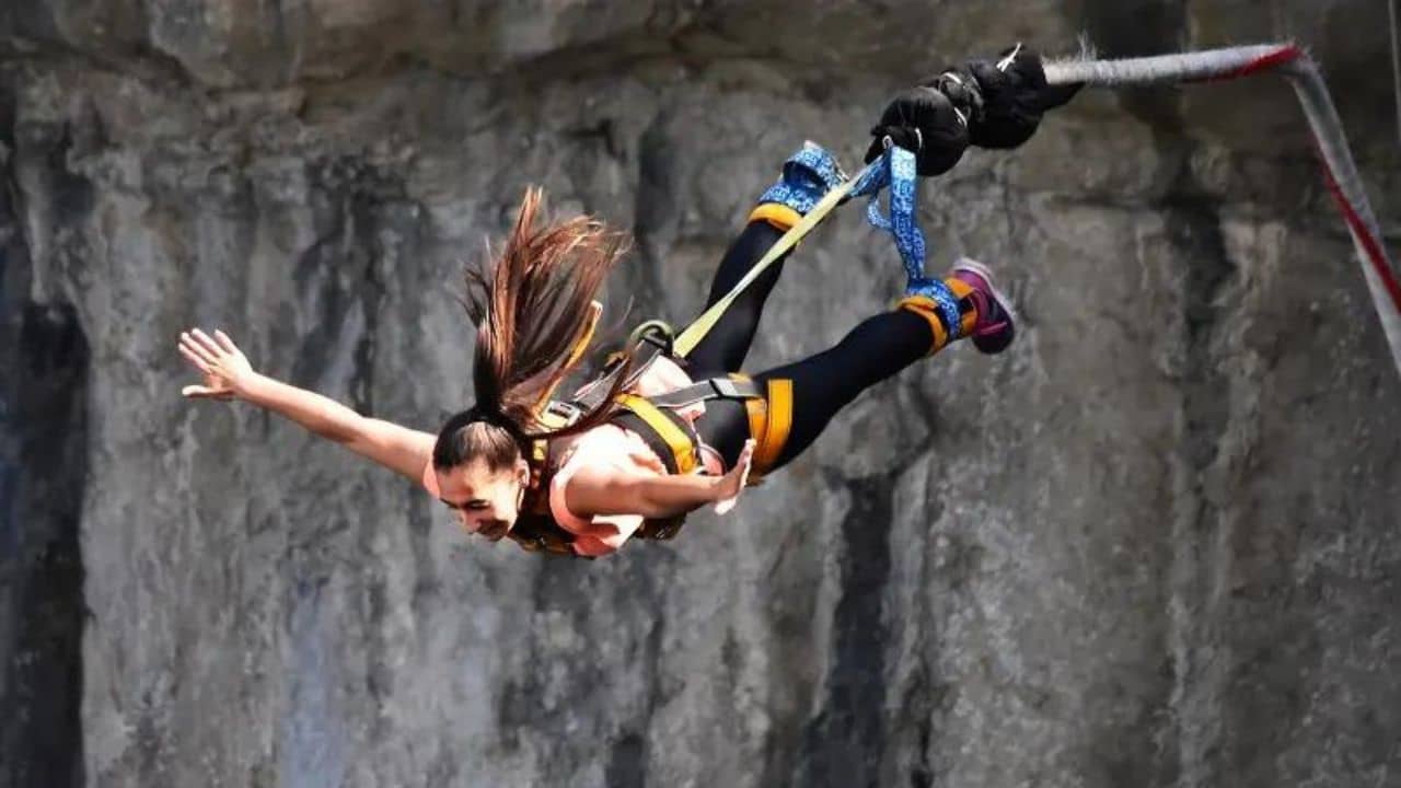 Travel Tips:  অ্যাডভেঞ্চার স্পোর্টসে নামার ইচ্ছা, কিন্তু সাহস পাচ্ছেন না? ভয় কাটিয়ে ওঠার মূলমন্ত্রগুলি আগে জানুন