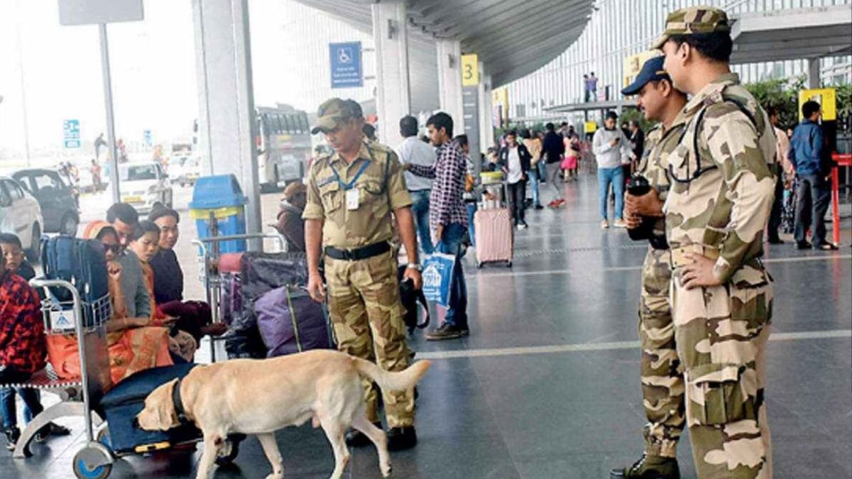 Kolkata Airport: অজ্ঞাত বস্তু, সন্দেহজনক ব্যক্তিদের ওপর নজর, বিমানবন্দর সংলগ্ন এলাকায় অভিযান CISF-এর