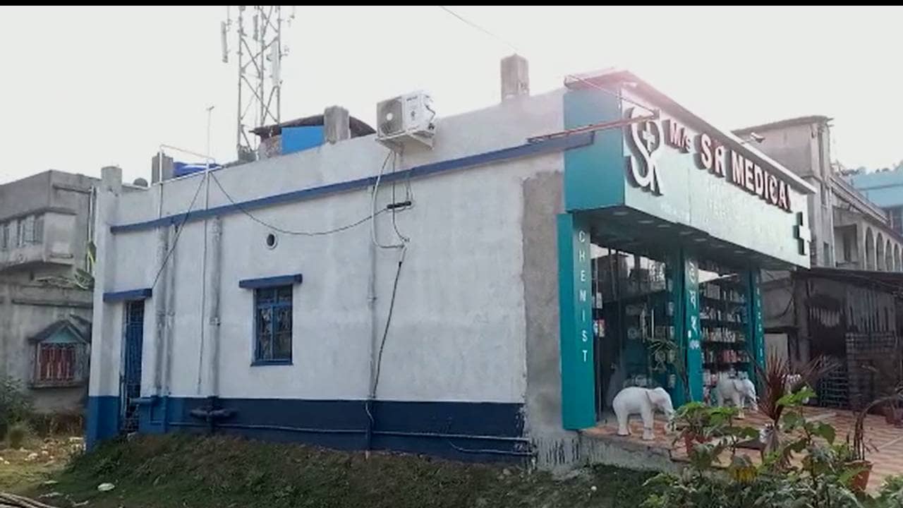 Awas Yojana : আবাস যোজনার বাড়ি রাতারাতি হয়ে গেল ওষুধের দোকান, মাসিক ভাড়া ৬ হাজার