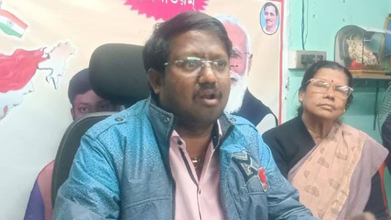 Awas Yojana: নতুন বছরেই কোর্টে যাব, আবাস যোজনা নিয়ে হুঁশিয়ারি বিজেপি বিধায়কের