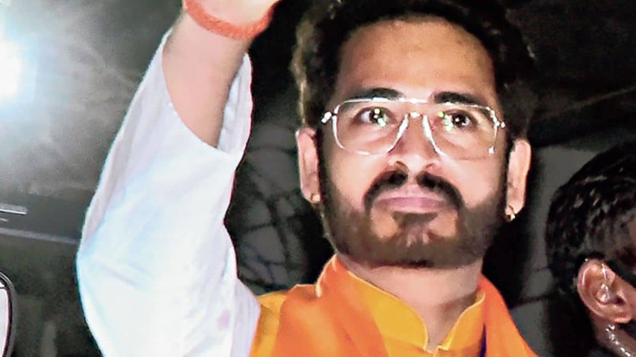 Hiran Chatterjee: হিরণের রাজনৈতিক অবস্থান কী? ইঙ্গিতপূর্ণ টুইট বিজেপির তারকা বিধায়কের