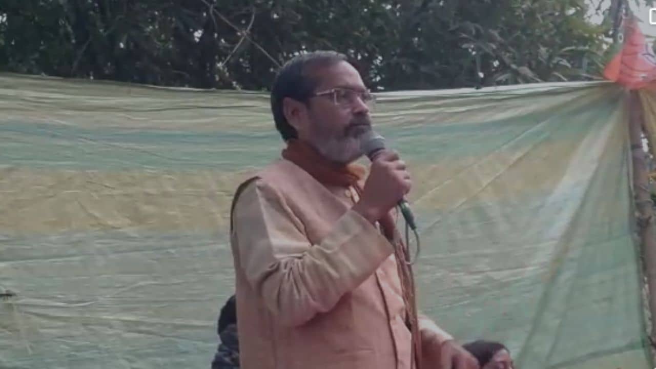 Birbhum BJP: কেষ্টর গড়ে দাঁড়িয়ে থানার সামনে তৃণমূল কর্মীদের পেটানোর নিদান বিজেপি নেতার