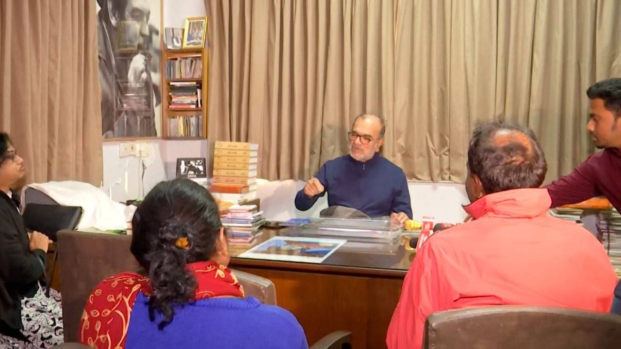 Bikash Ranjan Bhattacharya: বিকাশের বাড়িতে বিক্ষোভ চাকরিপ্রার্থীদের, আইনজীবী বললেন, টাকা দিয়ে নিয়োগ তাই আটকেছি