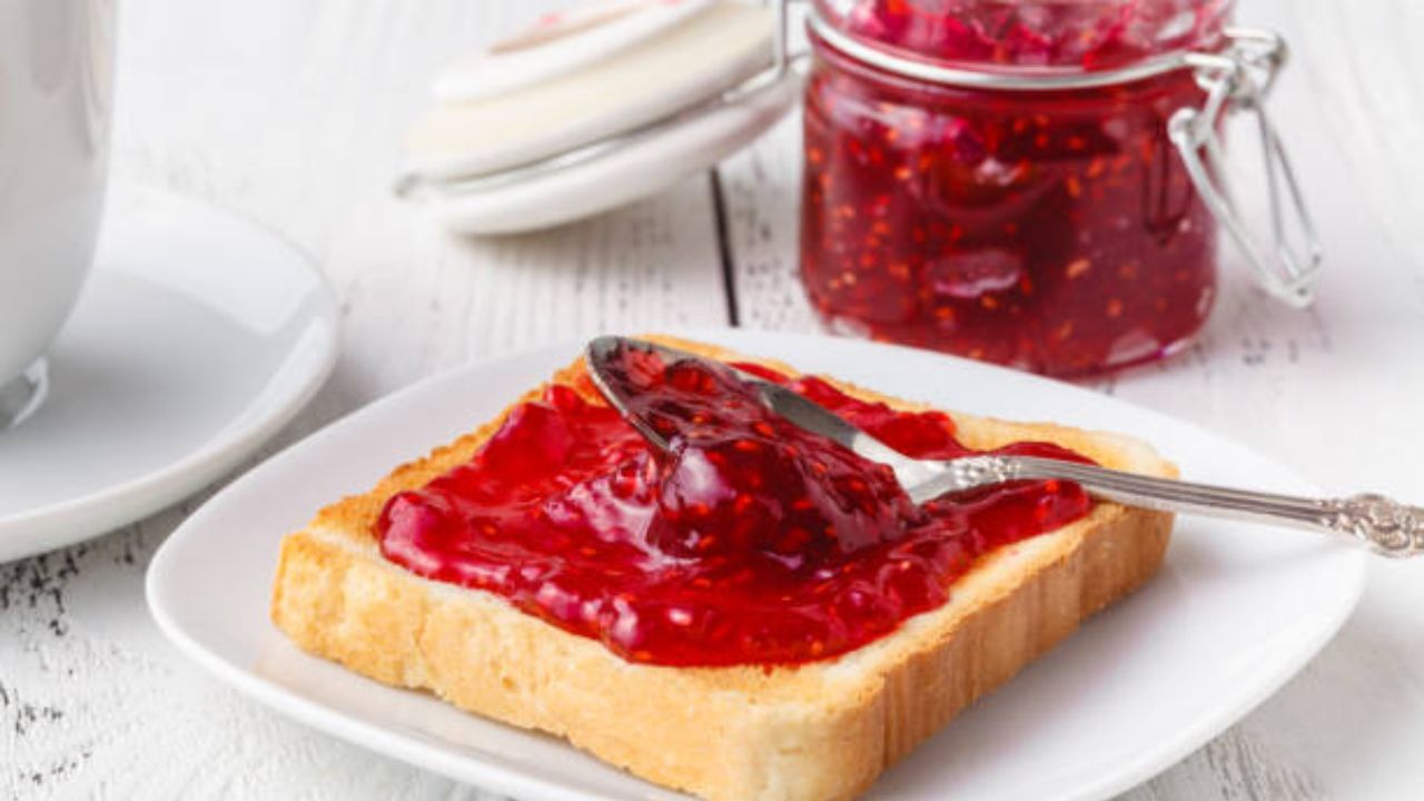 Bad Food Combo ব্রেকফাস্টে পাউরুটিতে জ্যাম মাখিয়ে খান? কোনও ভুল করছেন