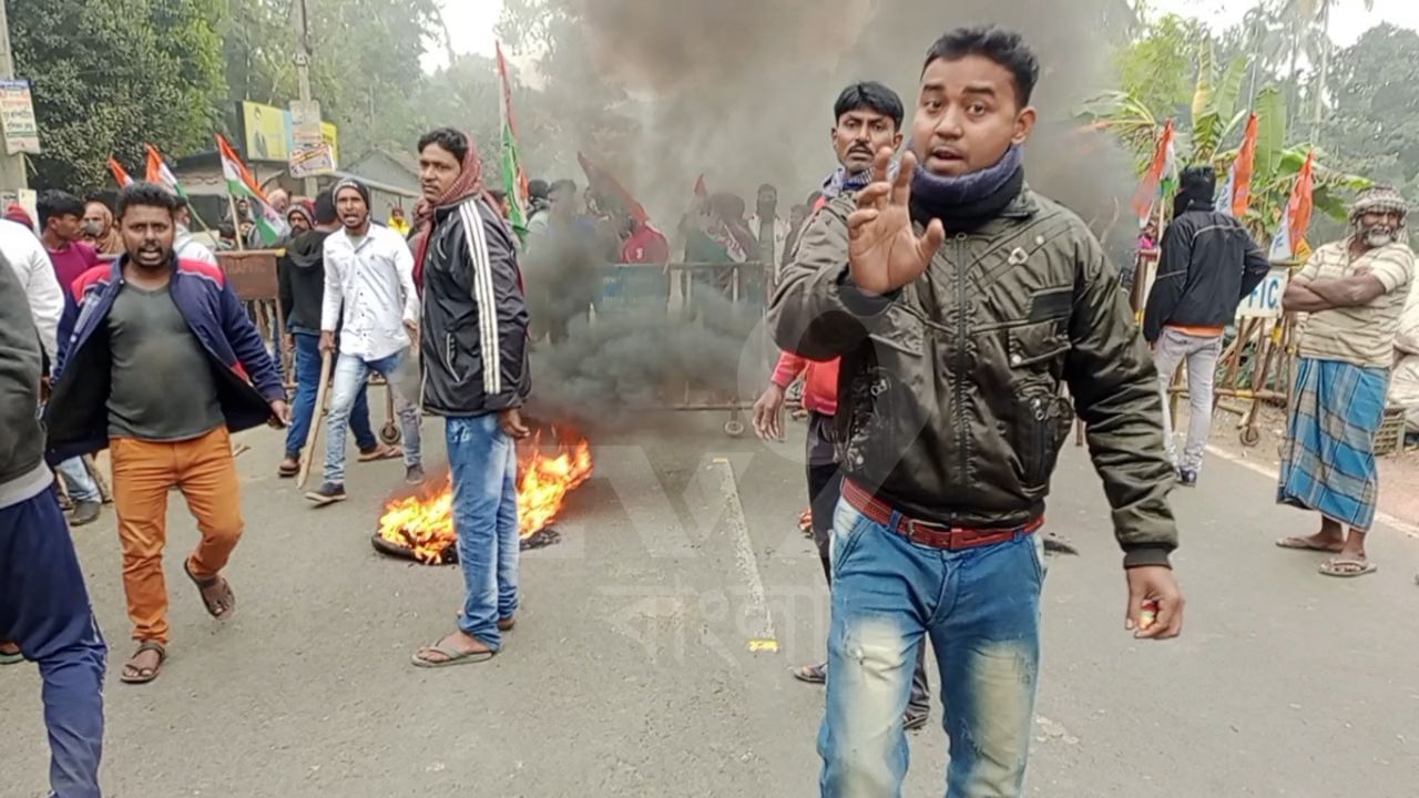 Chaos in Habra: মছলন্দপুরে আক্রান্ত তৃণমূল, প্রতিবাদে জ্বলল টায়ার, ফের কি শাসকের গোষ্ঠীকোন্দল?