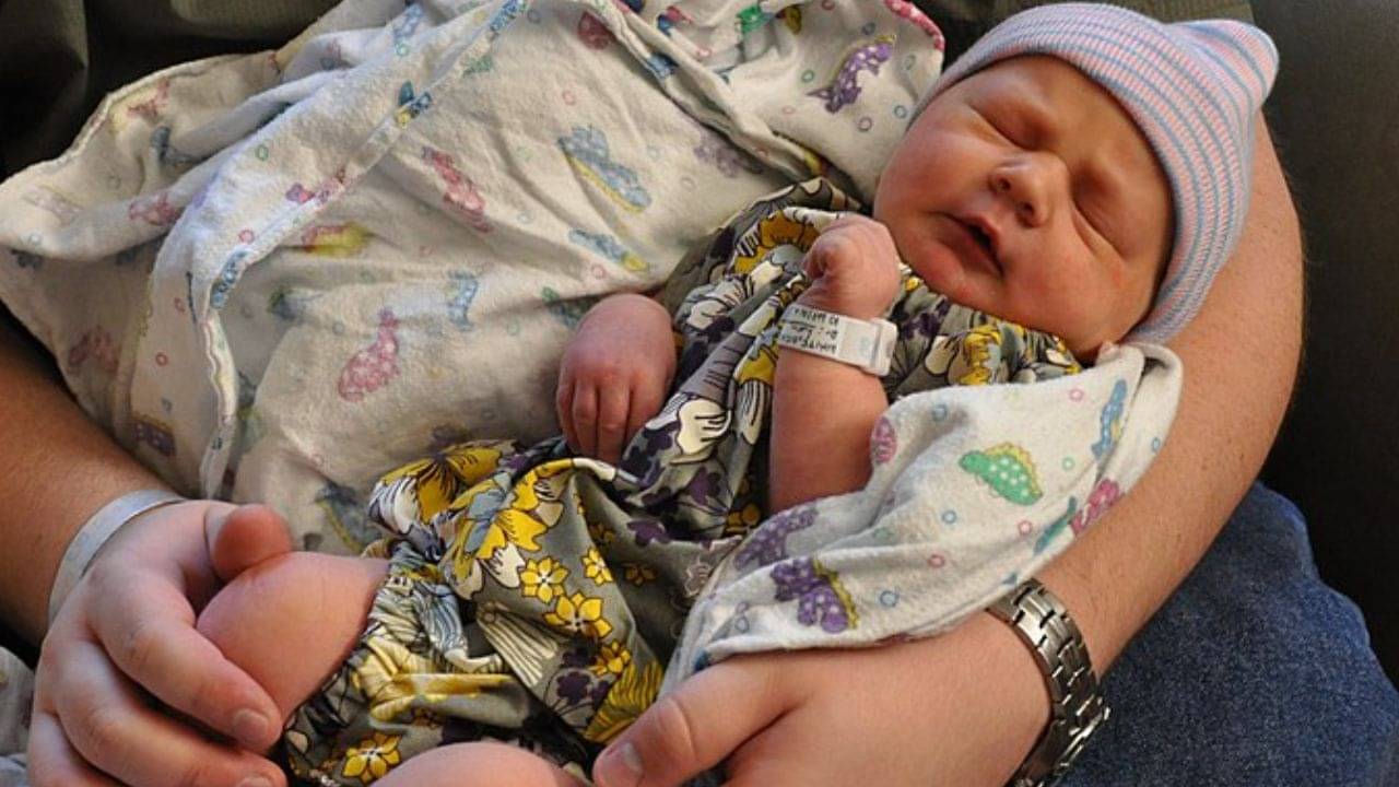 Single Mother: সিঙ্গল মহিলারাও চাইলে সন্তানের জন্ম দিতে পারেন, অনুমতি প্রশাসনের