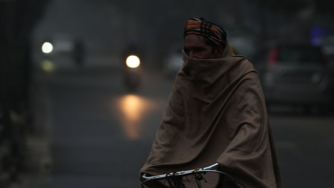 Cold Wave Alert: দাপটের সঙ্গে ফিরছে শৈত্যপ্রবাহ, হিমাঙ্কে কাছাকাছি পৌঁছবে তাপমাত্রা, বিশেষ সতর্কতা হাওয়া অফিসের