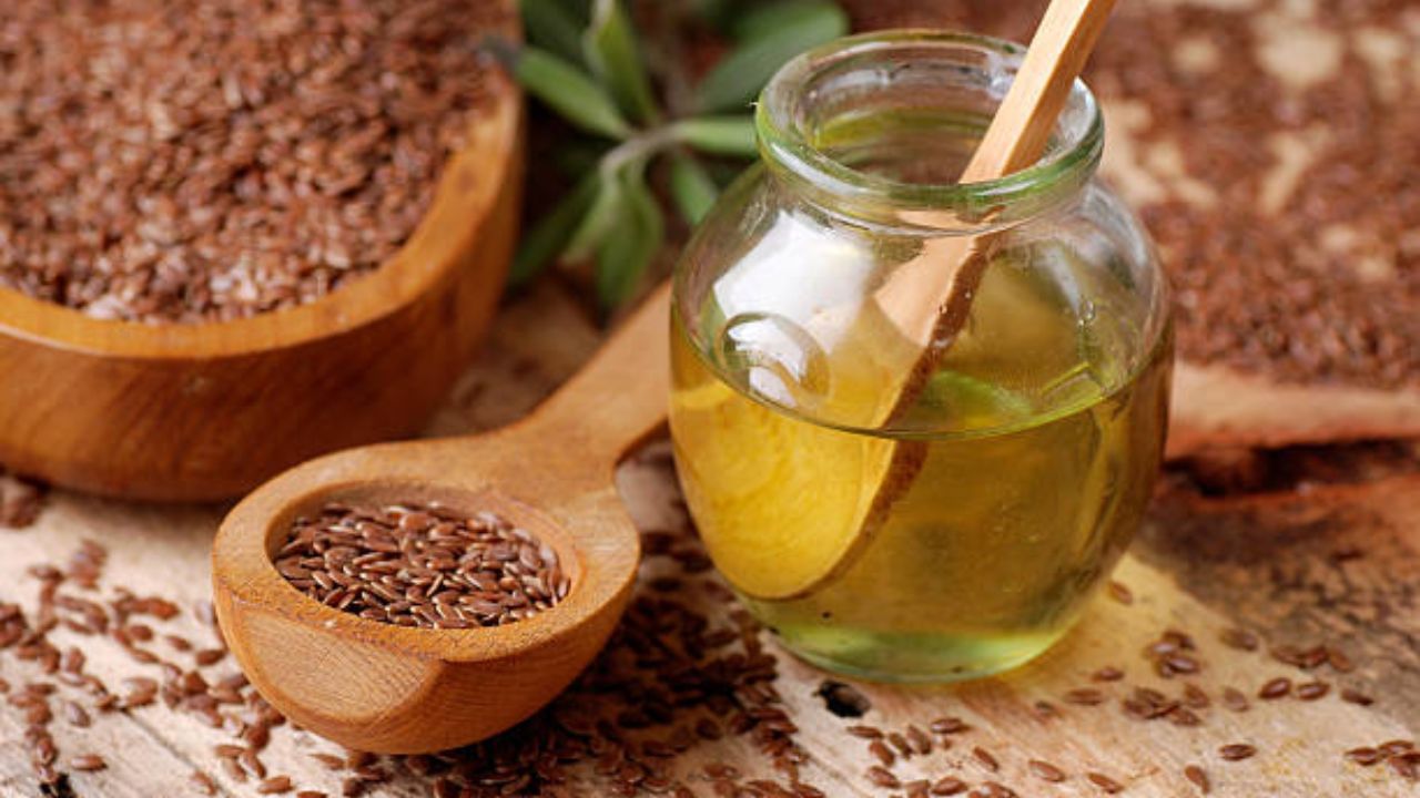 বাদাম তেল- বাদাম তেলের মধ্যে মনোস্যাচুরেটেড ফ্যাট বেশি পরিমাণে থাকে। সূর্যমুখীর বীজের তেলে ৭৯ শতাংশ মনোস্যাচুরেটেড ফ্যাট আর বাদাম তেলে ৬৫ শতাংশ মনোস্যাচুরেটেড ফ্যাট রয়েছে। ওজন কমাতে এই তেল খুবই ভাল। মনোস্যাচুরেটেড ফ্যাট যে তেলে যত বেশি থাকে সেই তেলে ওজন কমে দ্রুত। 