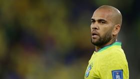 Dani Alves: সম্মতি ছাড়াই মহিলার অন্তর্বাসে হাত! কাঠগড়ায় দানি আলভেজ Dani Alves: সম্মতি ছাড়াই মহিলার অন্তর্বাসে হাত! কাঠগড়ায় দানি আলভেজ