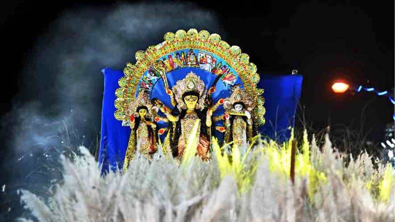 Republic Day: কর্তব্যপথে এবার দুর্গা-লক্ষ্মী-সরস্বতী, ঐতিহ্যের ছোঁয়া নিয়ে ফিরছে বাংলার ট্যাবলো