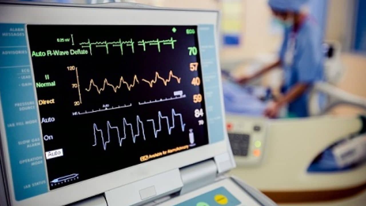 Birbhum patient death: ECG রুমে নিয়ে যাওয়া হয়েছিল, কর্মী আসতেই দেড় ঘণ্টা! মৃত্যু ঘিরে বাড়ছে ক্ষোভ