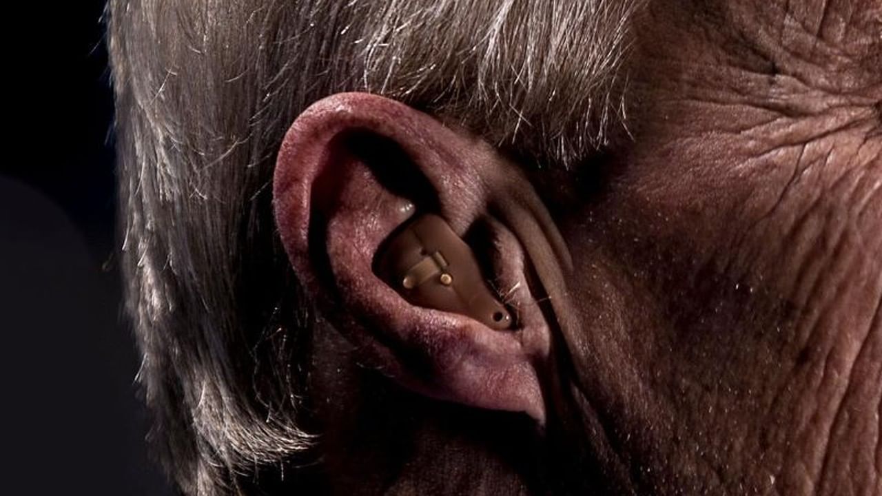 Man Chews Off Ear: বৃদ্ধের কান কামড়ে চিবিয়ে ফেলল যুবক, রক্তে ভাসল প্ল্যাটফর্ম