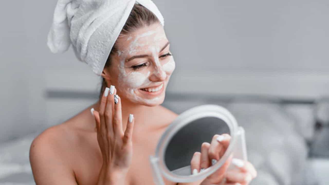 Facial at home: পার্লারে যাওয়ার সময় নেই? বাড়িতেই ঘরোয়া উপায়ে ফেসিয়াল করে ত্বকের জেল্লা বাড়িয়ে নিন Facial at home: পার্লারে যাওয়ার সময় নেই? বাড়িতেই ঘরোয়া উপায়ে ফেসিয়াল করে ত্বকের জেল্লা বাড়িয়ে নিন