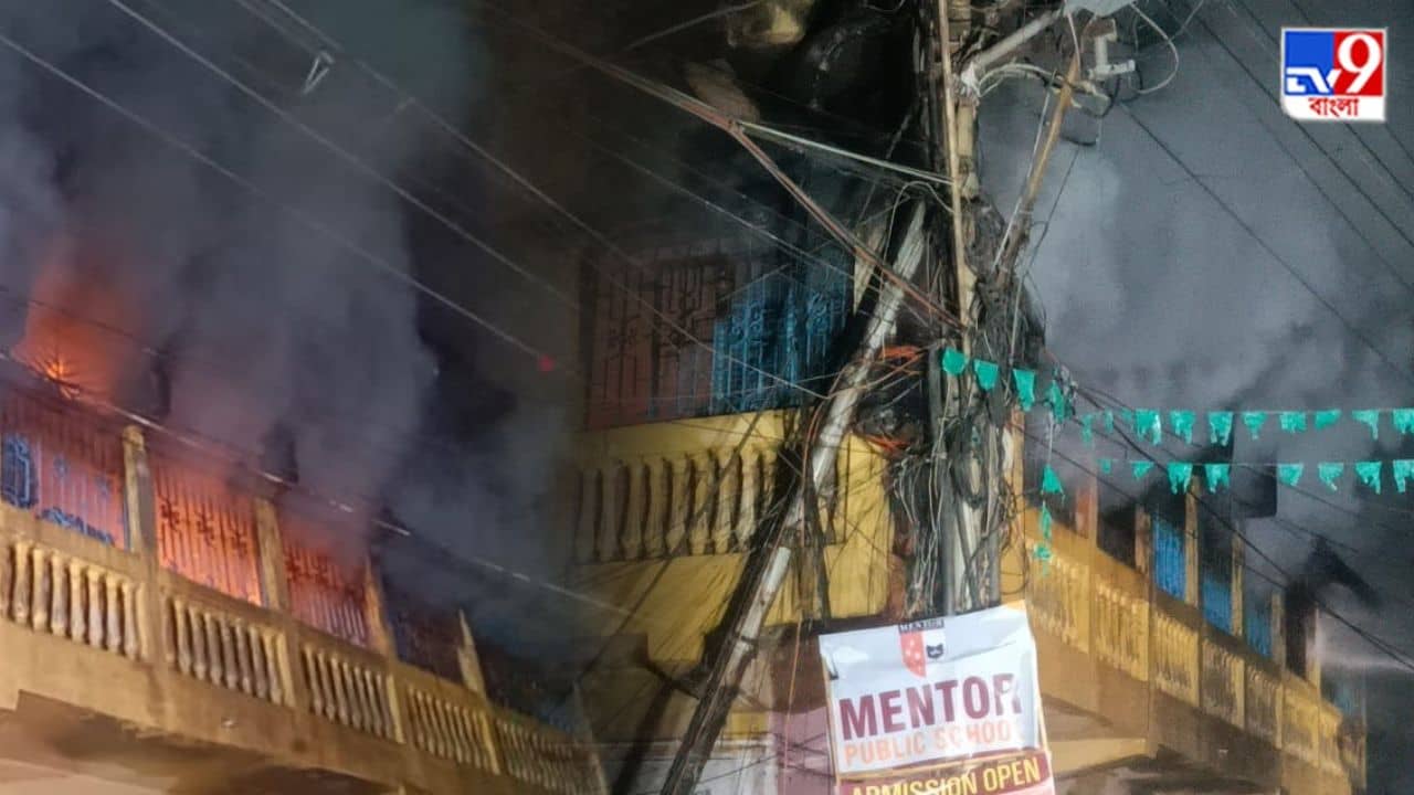 Fire: তিলজলায় জুতোর গুদামে বিধ্বংসী আগুন, ঘটনাস্থলে দমকলের ১০টি ইঞ্জিন