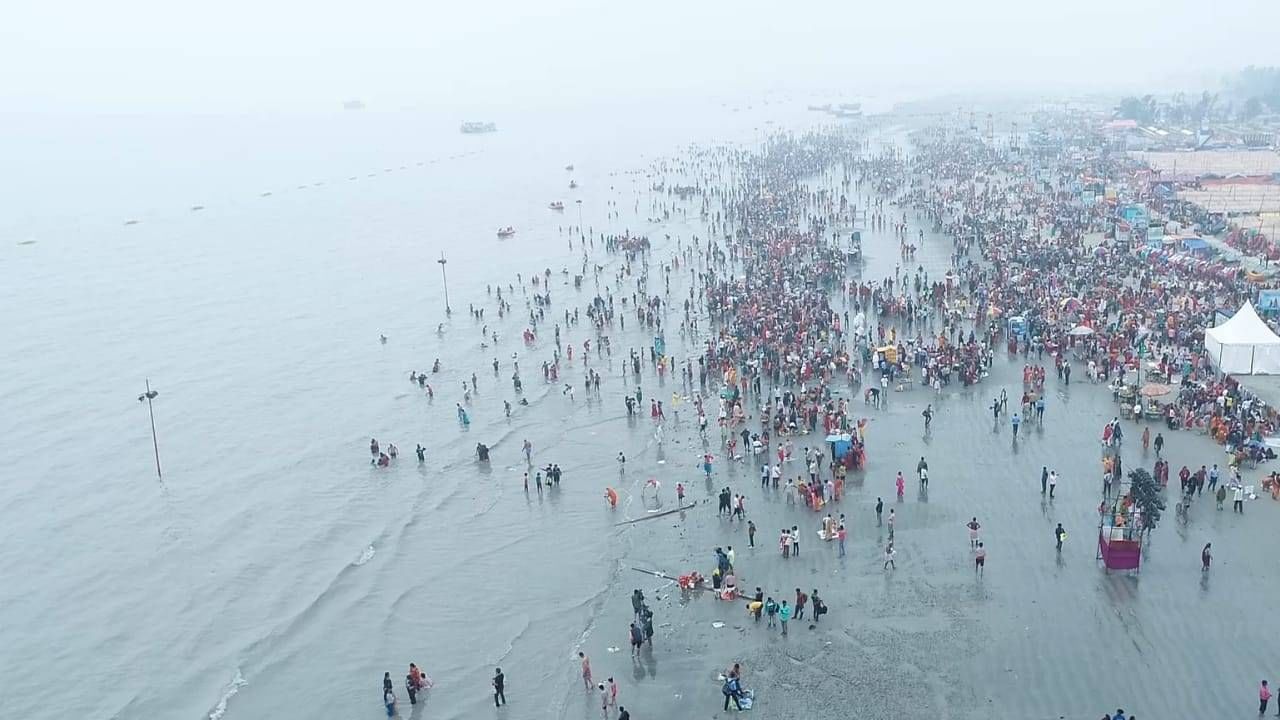 গঙ্গাসাগর মেলা প্রাঙ্গনেই রাজ্যের পাঁচটি মন্দিরকে একসঙ্গে দেখতে পারবেন পুণ্যার্থীরা। রয়েছে তারকেশ্বর (Tarakeshwar), কালীঘাট (Kalighat), দক্ষিণেশ্বর (Dakshineswar), তারাপিঠ এবং জহুরা কালীবাড়ি। এই সমস্ত মন্দিরের আদলে গঙ্গাসাগরে তৈরি করা হয়েছে একটি মণ্ডপ।