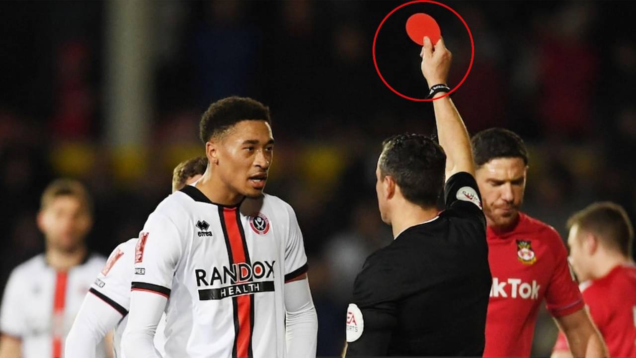 Round Red Card: এফএ কাপের ম্যাচে রেফারি দেখালেন গোল লাল কার্ড! যা দেখে তাজ্জব বনে গেলেন নেটিজ়েনরা