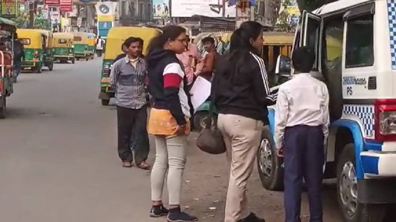 Hooghly : মা-বাবা নেই, পুলিশকে বলল ছোট্ট সায়ন, ছেলের কথা শুনে হতবাক শোভারানি দেবী