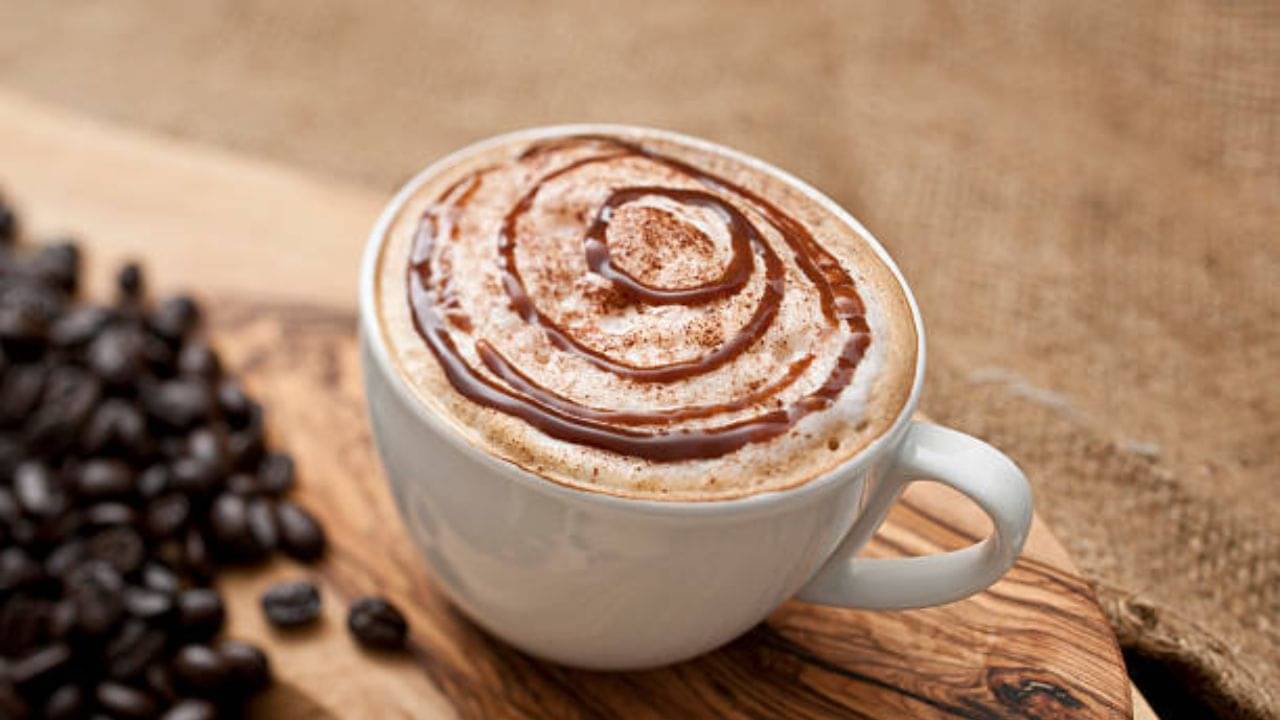 Café Style Coffee: শীতের সন্ধ্যায় ক্যাফে স্টাইলে কফি খেতে চান? বাড়িতে বানিয়ে ক্যাপুচিনো ও মোকা