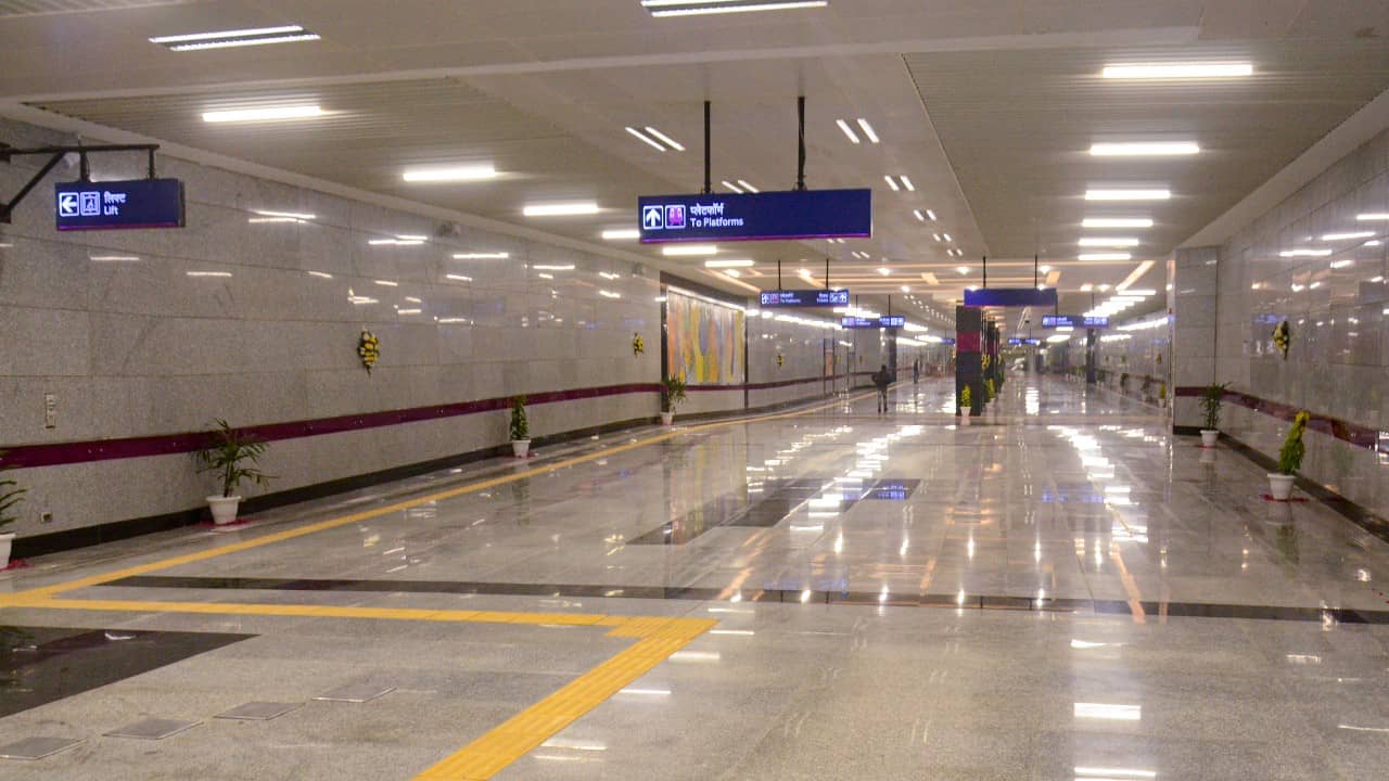 Urinating At Airport: বিমানের পর এবার বিমানবন্দরের গেটের সামনে প্রস্রাবের ঘটনা, গ্রেফতার মদ্যপ ব্যক্তি