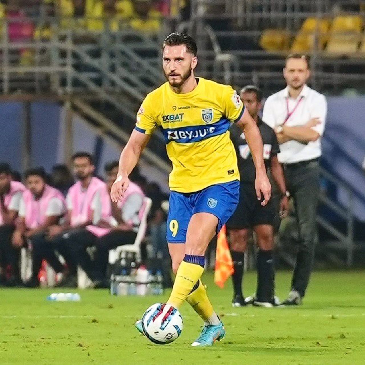 আধডজন গোলে এর পরই রয়েছেন গ্রিসের দিমিত্রিয়স দিয়ামান্তাকোস। আইএসএলে এখনও বেশ কয়েকটি করে ম্যাচ বাকি প্রতিটি দলেরই। তালিকায় পরিবর্তন হতে যেন সময়ের অপেক্ষা। (ছবি : টুইটার)