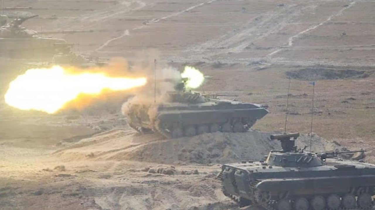 Indian Army Drill in Siliguri: শিলিগুড়িতে নামল ট্যাঙ্ক, ছুটল কামান; চিন সীমান্তের অদূরে কৌশল দেখাল Garud কমান্ডোও