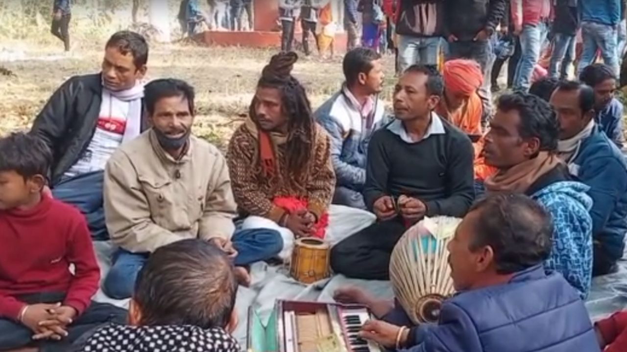 কথিত আছে জলপাইগুড়ি রাজগঞ্জ ব্লকের বৈকন্ঠপুরের জঙ্গলের ভিতর এই এলাকায় সন্ন্যাসী হাট নামে একটি গ্রাম রয়েছে। দেশপ্রেমিক সন্ন্যাসীদের নিয়ে ব্রিটিশদের বিরুদ্ধে স্বাধীনতা সংগ্রামের লড়াই শুরু করার আগে ভবানী পাঠককে সঙ্গে নিয়ে দেবীচৌধুরানী সেই গ্রামেই সভা করেছিলেন। 