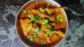 Mutton Curry Recipe: বন্ধ নাক খুলবেই যদি রবিবারে হালকা পাতলা মাটনের ঝোল বানিয়ে খান এইভাবে Mutton Curry Recipe: বন্ধ নাক খুলবেই যদি রবিবারে হালকা পাতলা মাটনের ঝোল বানিয়ে খান এইভাবে