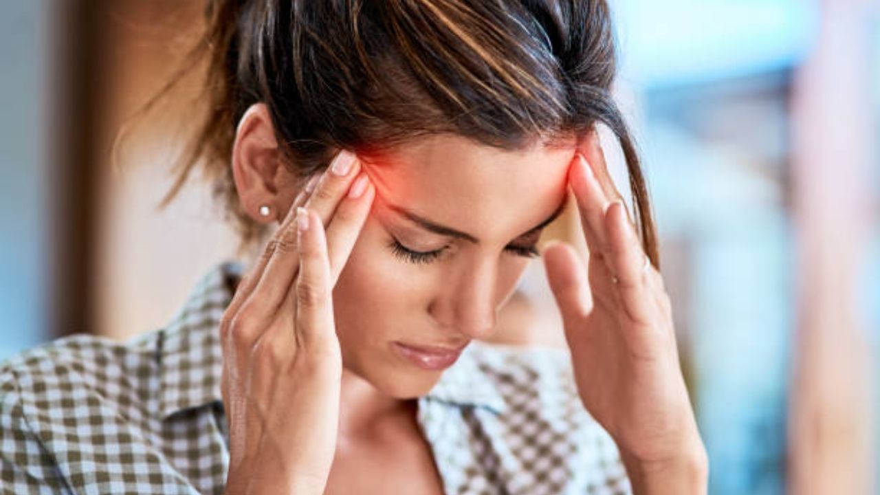 Migraine Pain: ঘন ঘন মাথা ধরে, দপদপ করে? মাইগ্রেন নয় তো...