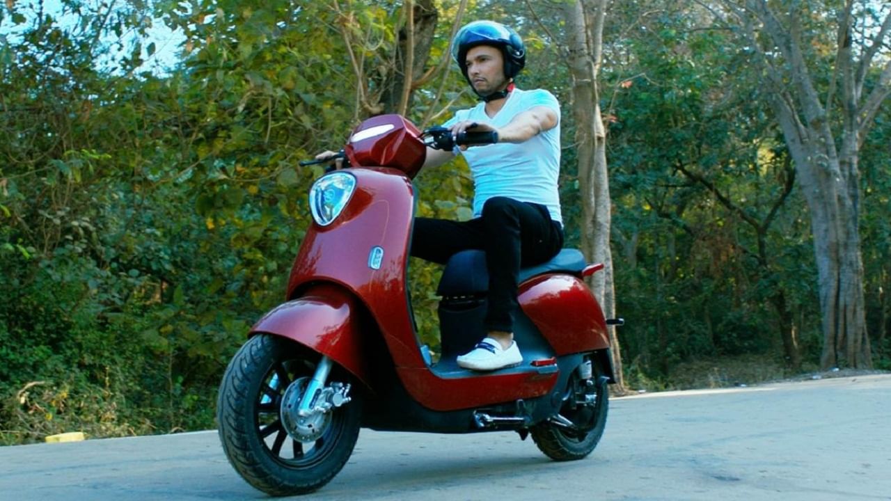 Liger Self Balancing E-Scooter: মাটিতে পা না রাখলেও দাঁড়াবে এই ই-স্কুটার, দাম 90000 টাকা Liger Self Balancing E-Scooter: মাটিতে পা না রাখলেও দাঁড়াবে এই ই-স্কুটার, দাম 90000 টাকা