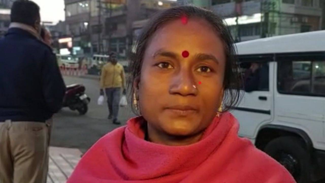 Lottery: এক রাতেই পরিচারিকা থেকে কোটিপতি, এখনই কাজ ছাড়তে নারাজ টুটুল