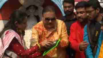 Madan Mitra: প্রেসিডেন্সির বন্ধ গেটের বাইরে TMCP-র সরস্বতী পুজো, হাতেখড়ি দিলেন মদন