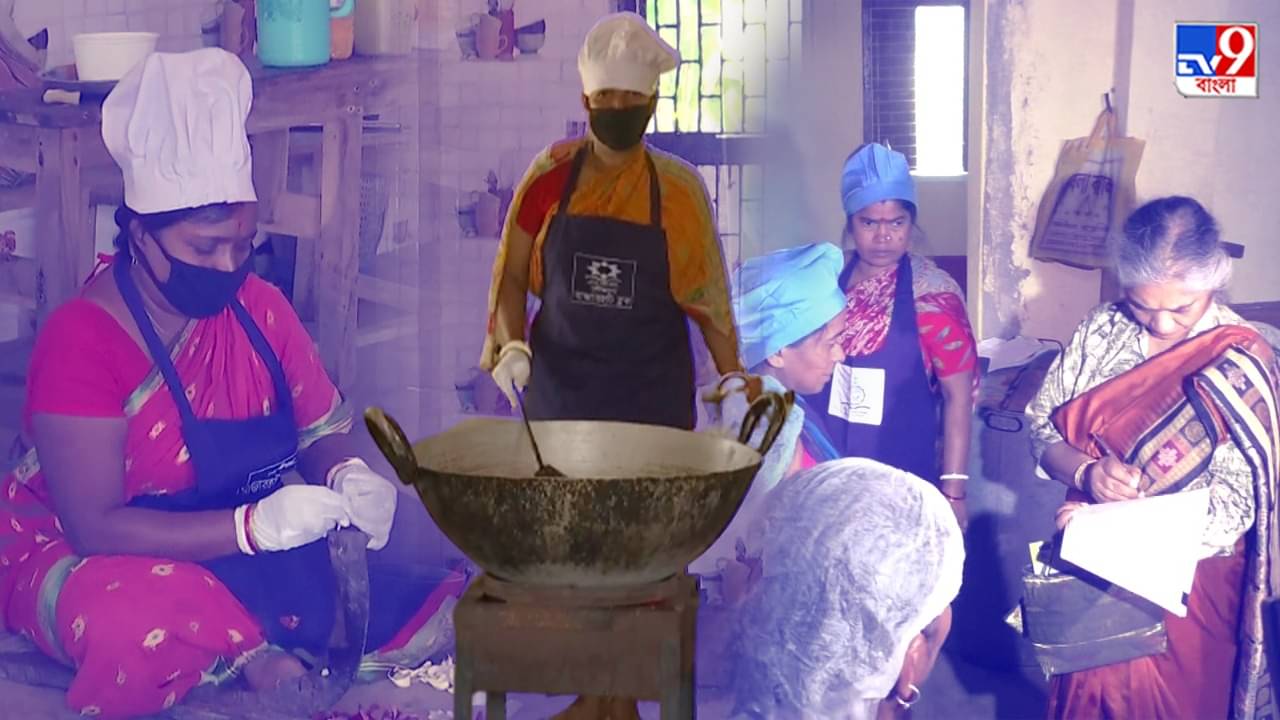 Mid Day Meal: মাস্ক-গ্লাভস-টুপি-অ্যাপ্রন চাপিয়ে ডিমের ঝোল রান্না, পাঁচ তারা হোটেলকেও টেক্কা দেবে মিড ডে মিলের পরিপাটি