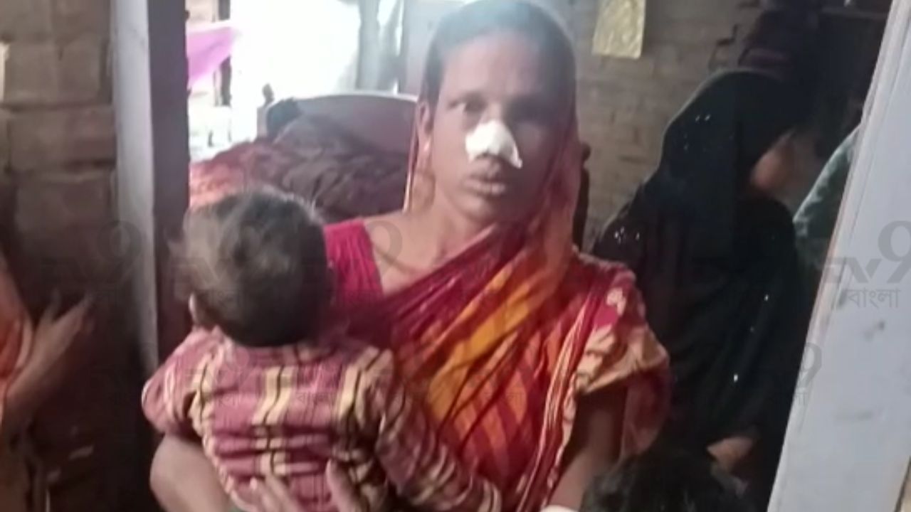 Bombing In murshidabad: উঠোন পরিষ্কার করতে গিয়ে ফাটল বোমা, আহত মা ও শিশু