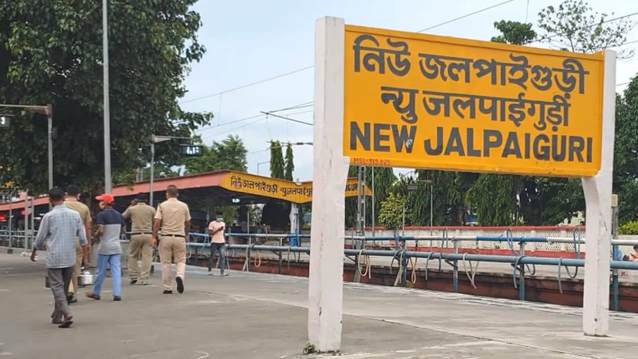 NJP Station: নিউ জলপাইগুড়ি স্টেশনে বিদ্যুৎস্পৃষ্ট হয়ে মৃত জওয়ান, আহত আরও ৪