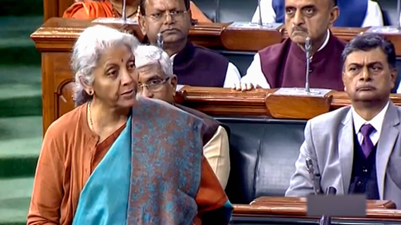 Economic Survey Report: মূল্যবৃদ্ধি থাকবে, তবে কাঁটা হবে না দেশের অগ্রগতির, আশ্বাসের বাণী নির্মলার