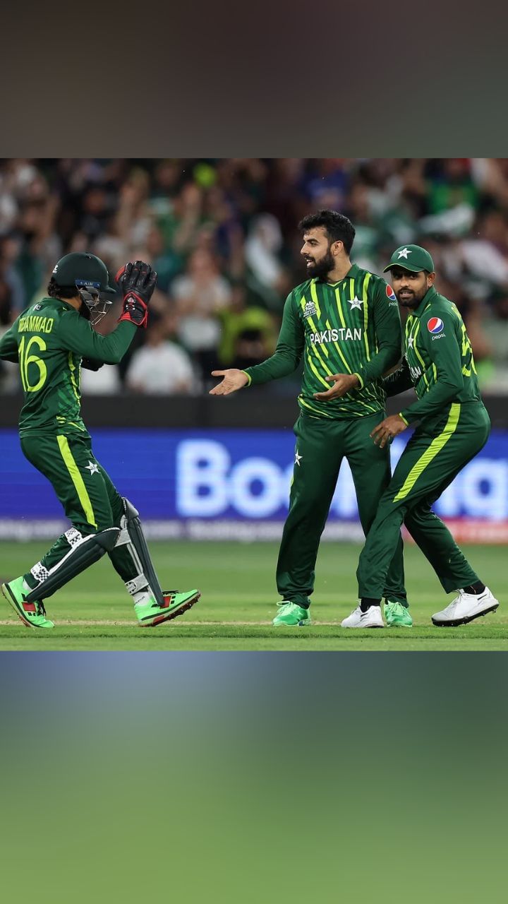 পাকিস্তান জাতীয় দল ক্রিকেট মাঠে ধারাবাহিকতা দেখাতে না পারলেও দলের ক্রিকেটাররা জীবনের নতুন ইনিংস শুরু করছেন ভালো ভাবেই ছবি: টুইটার
