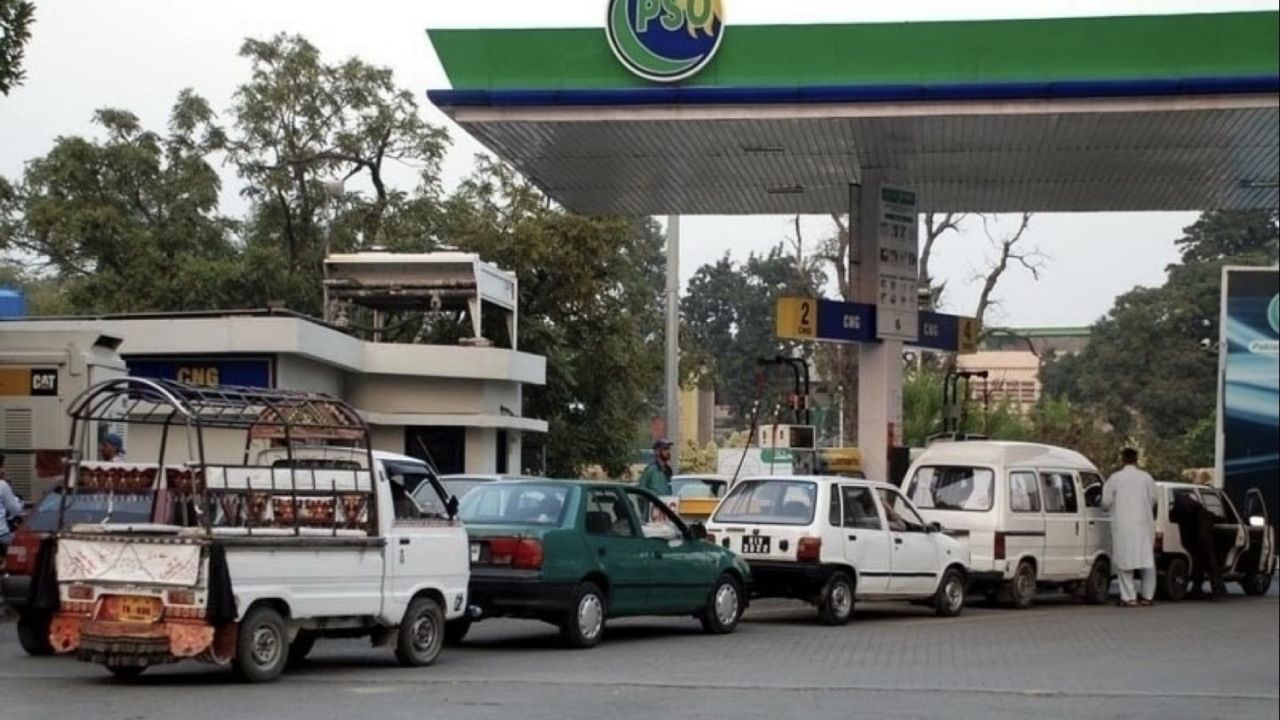 Pakistan Fuel Price Hike: দেশের ভাঁড়ে মা ভবানী, রেকর্ড হারে পেট্রোল-ডিজেলের দাম বাড়াল পাকিস্তান