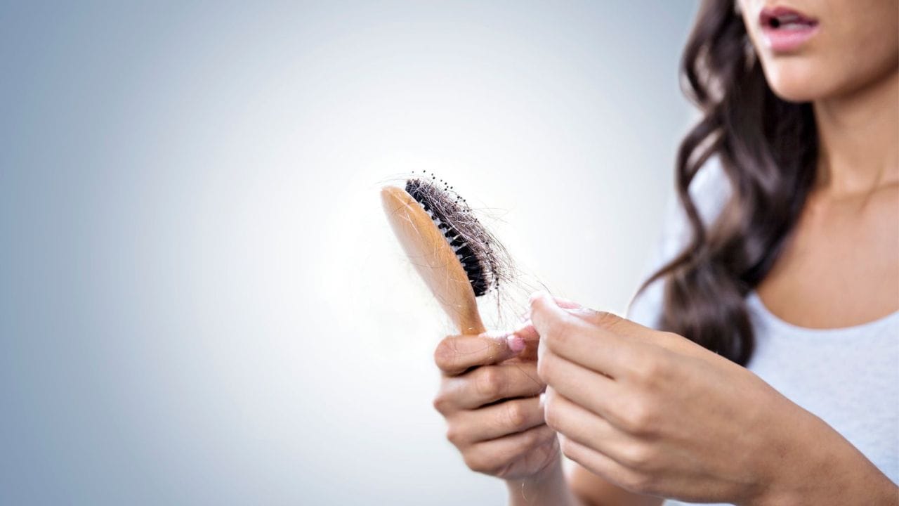 Postpartum Hair Care সদ্য মা হয়েছেন? চুল পড়ে যাচ্ছে? চুল পড়া কমাতে