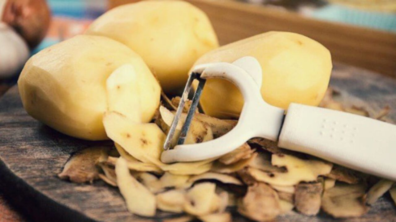 Potato Peels Benefits: আজ থেকে আলুর খোসা আর ফেলবেন না! সুস্থ রাখবে হার্ট, নিয়ন্ত্রণে থাকবে রক্তচাপ