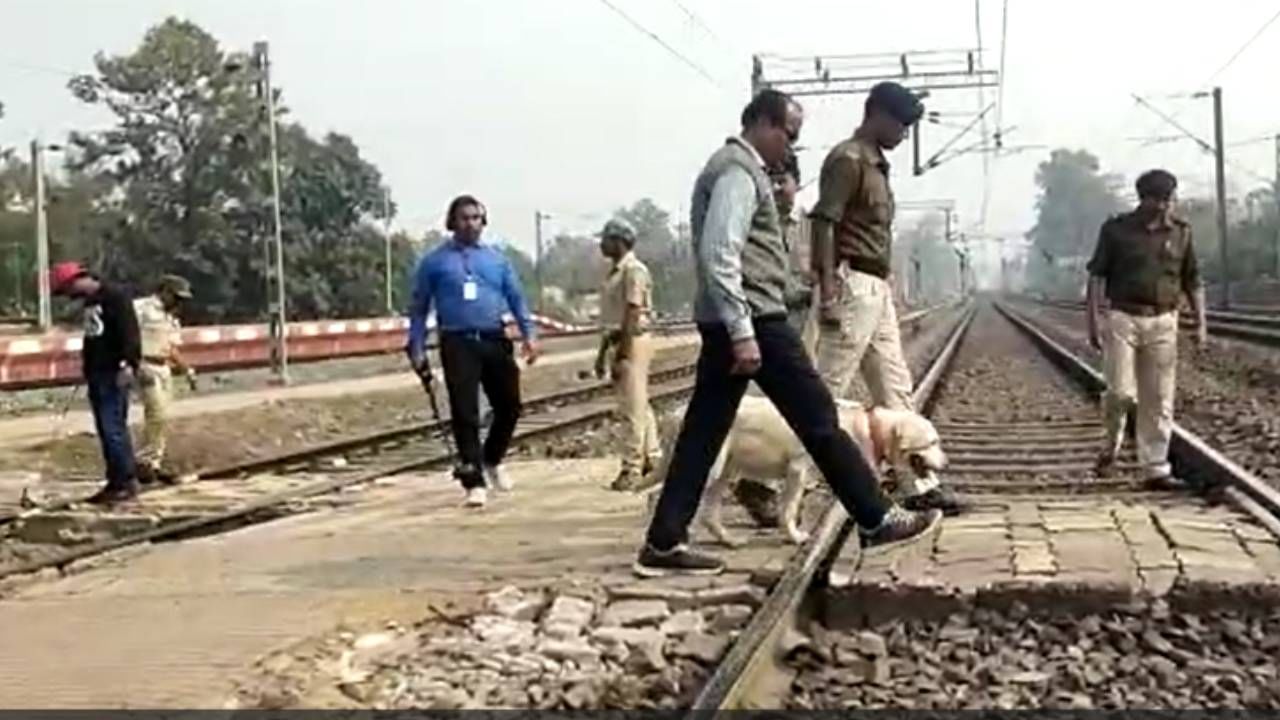 Rail Police: লক্ষ্য নাশকতা আটকানো, রেলপুলিশের কড়া নজর মাওবাদী অধ্যুষিত ঝাড়গ্রামে