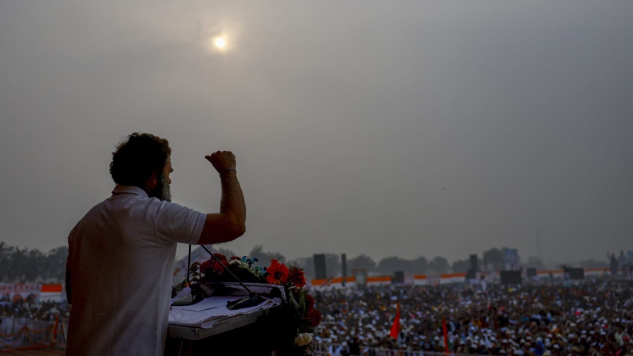 রাহুল গান্ধীর দাবি ভাবমূর্তি নিয়ে তিনি আদৌ ভাবিতই নন। কারণ ভাবমূর্তি নিয়ে ভেবে তিনি কিছু করতে পারবেন না। তাঁকে তাঁর কাজটা করেই যেতে হবে।